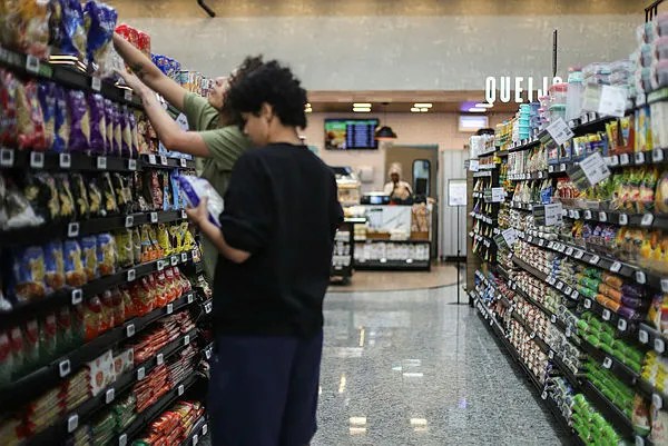 Supermercados em 2026: mudança na jornada de trabalho pode afetar o preços