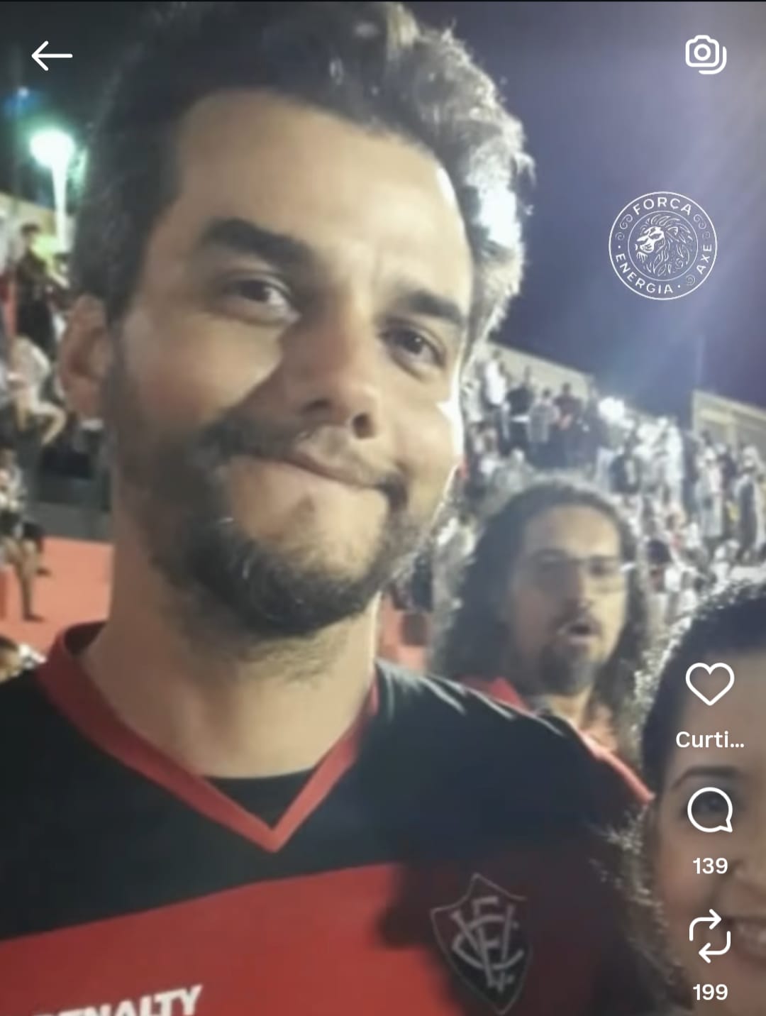 Vitória homenageia Wagner Moura com personagens nas camisas no Barradão