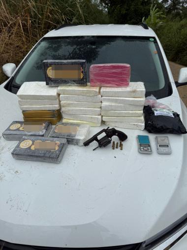 15º BPM apreende 22kg de drogas e revólver em Itabuna | SSP