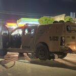 Acidente em Cruz das Almas: motociclista fica ferido após colisão com viatura da PM