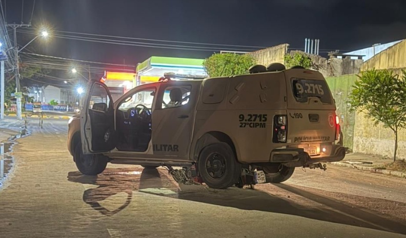 Acidente em Cruz das Almas: motociclista fica ferido após colisão com viatura da PM