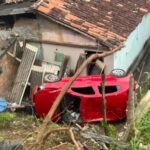 Acidente na BR-420: carro sai da pista e atinge casa em Ubaíra