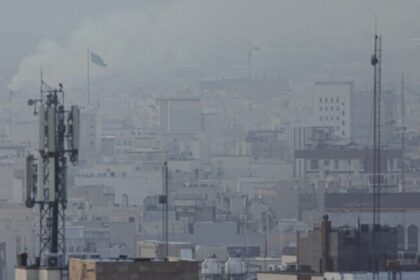 Aeronave dos EUA é abatida sobre Irã e piloto está desaparecido