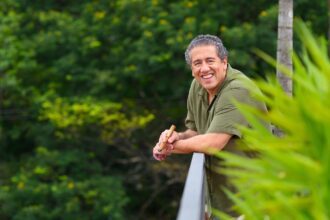 Altemar Dutra Jr. se renova nos palcos para comemorar 30 anos de carreira