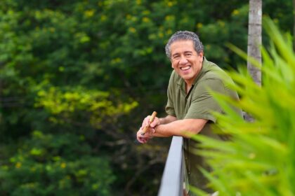 Altemar Dutra Jr. se renova nos palcos para comemorar 30 anos de carreira