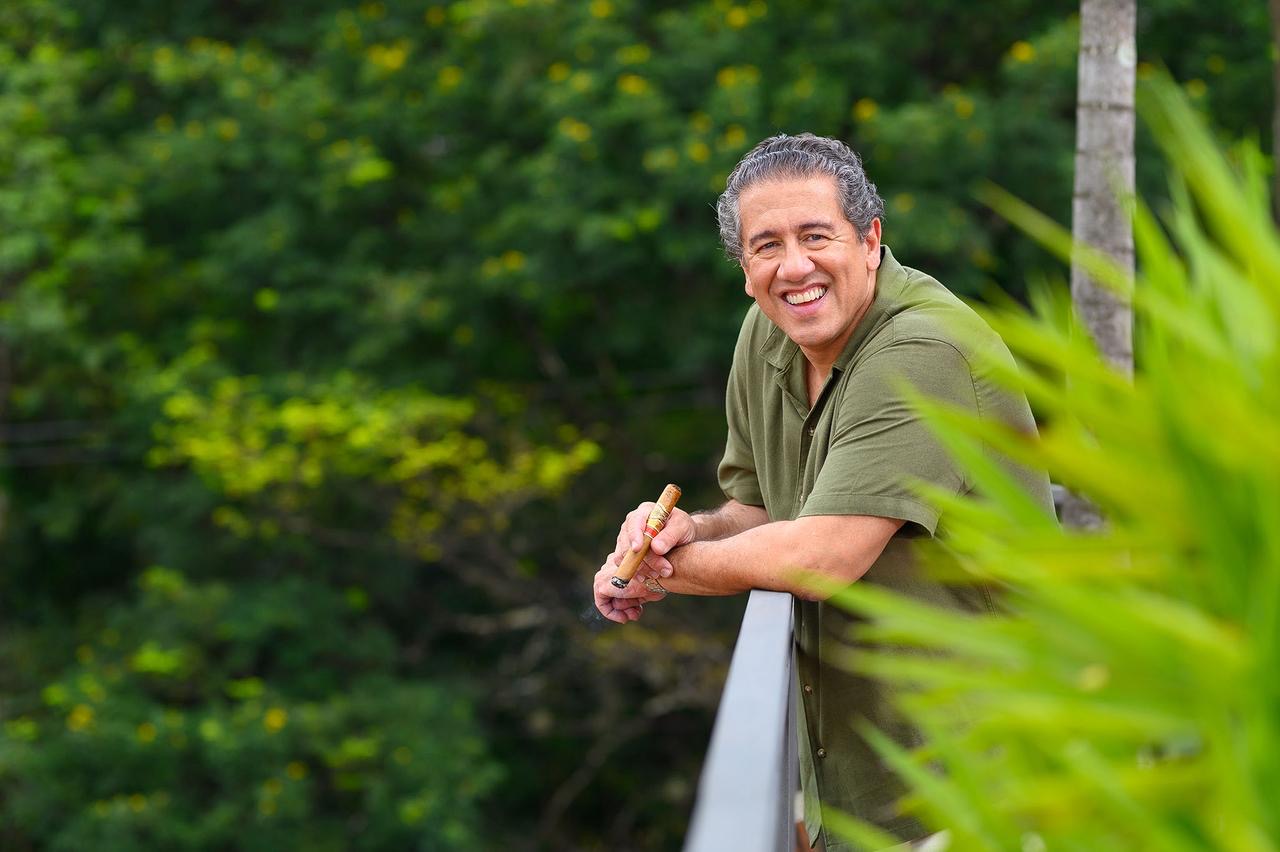 Altemar Dutra Jr. se renova nos palcos para comemorar 30 anos de carreira