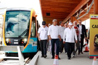 Ao lado de Lula, Jerônimo autoriza nova etapa do VLT e avanço do metrô em Salvador
