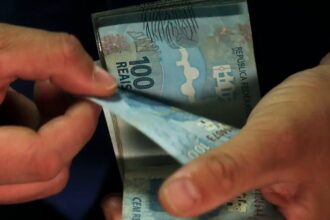 Aposentados e pensionistas do INSS podem consultar antecipação do 13º