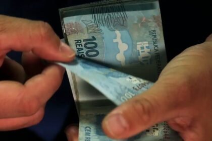 Aposentados e pensionistas do INSS podem consultar antecipação do 13º