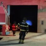 Bombeiros do 17º BBM combatem incêndio em galpão de pneus em Barreiras | SSP