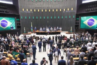Sessão Solene em Homenagem ao Aniversário de Brasília