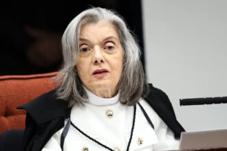 Cármen Lúcia vota para condenar Eduardo Bolsonaro por difamação