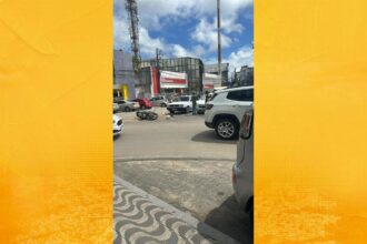 Carro atinge moto da Secretaria de Trânsito em SAJ