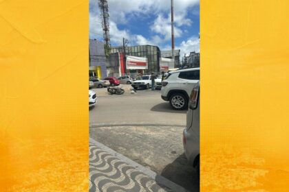 Carro atinge moto da Secretaria de Trânsito em SAJ