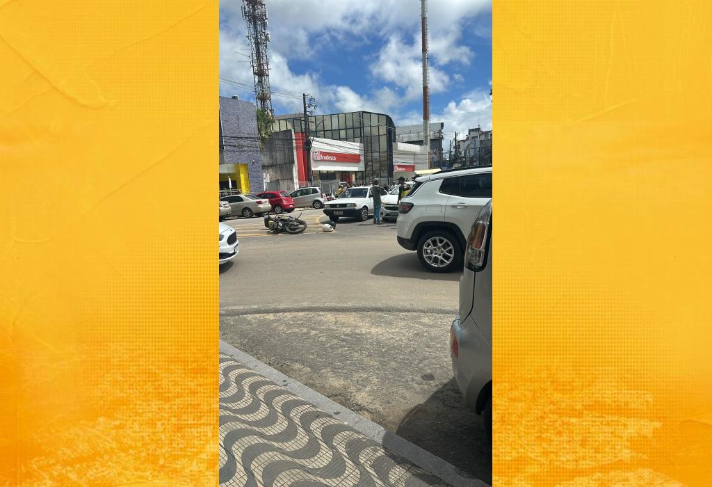 Carro atinge moto da Secretaria de Trânsito em SAJ