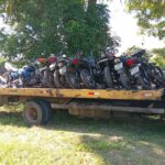 Dois homens são presos e 11 motos adulteradas são apreendidas em oficina clandestina em Santo Amaro