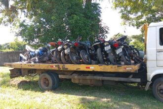 Dois homens são presos e 11 motos adulteradas são apreendidas em oficina clandestina em Santo Amaro