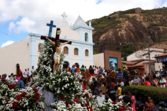 Em Milagres, Jerônimo Rodrigues une devoção, cultura e entregas para mobilidade e saúde