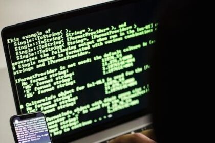 Golpe da encomenda usa QR Code para instalar vírus