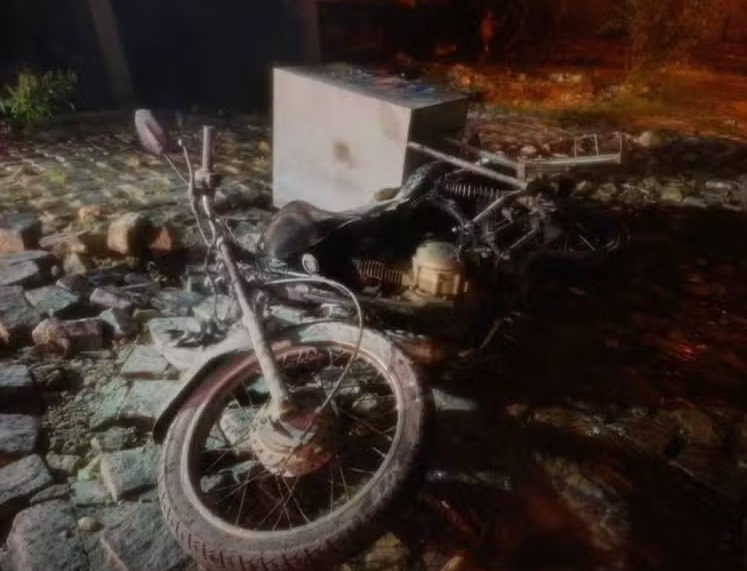 Homem é preso após incendiar moto de entregador por ciúmes no sul da Bahia