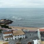 Idosa de Brasília é presa por injúria racial na orla de Salvador após denúncia de testemunha