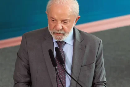 Lula critica guerra e alta do diesel