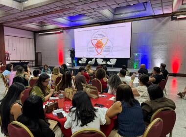 Mais um grupo de gestores (as) participa do encontro presencial da especialização em Gestão Escolar | SEC