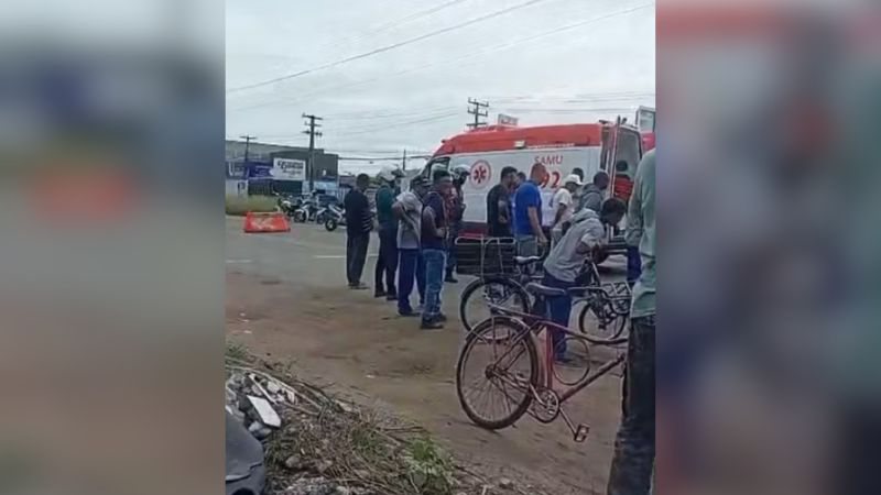 Motociclista morre após ser atingido por carreta em Feira de Santana
