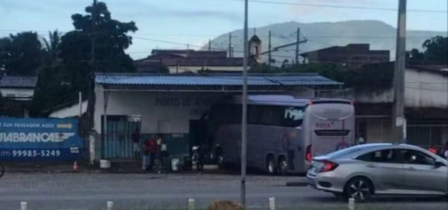 Motorista de ônibus que invadiu rodoviária em Itambé se apresenta à polícia e responderá em liberdade