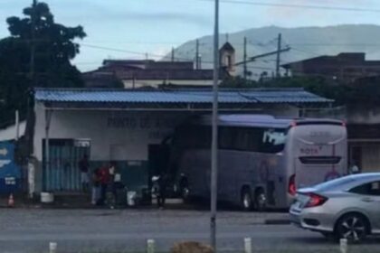 Motorista de ônibus que invadiu rodoviária em Itambé se apresenta à polícia e responderá em liberdade