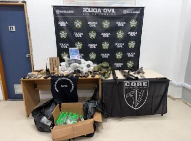 Operação Duas Rosas II captura mais três integrantes de facção e apreende fuzil, pistola e rádios comunicadores no RJ | SSP