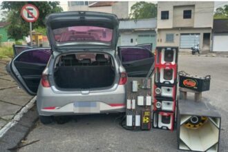 PM apreende arma e drogas em Eunápolis