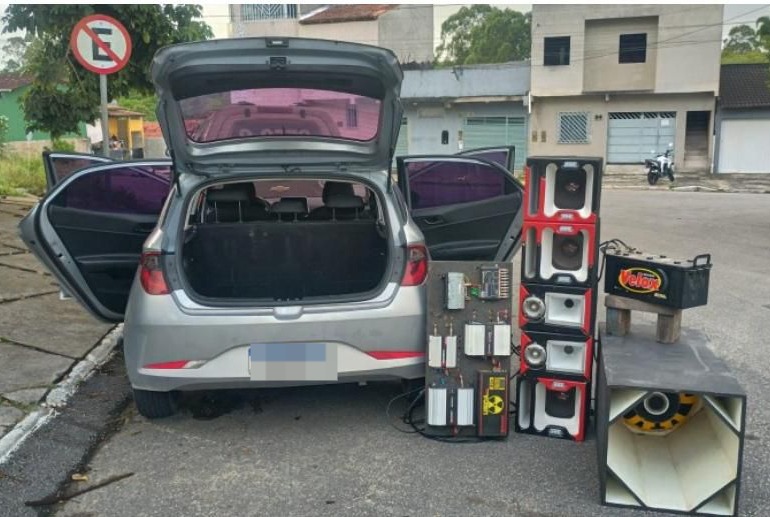 PM apreende arma e drogas em Eunápolis