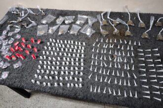 PM apreende drogas durante ação na Liberdade