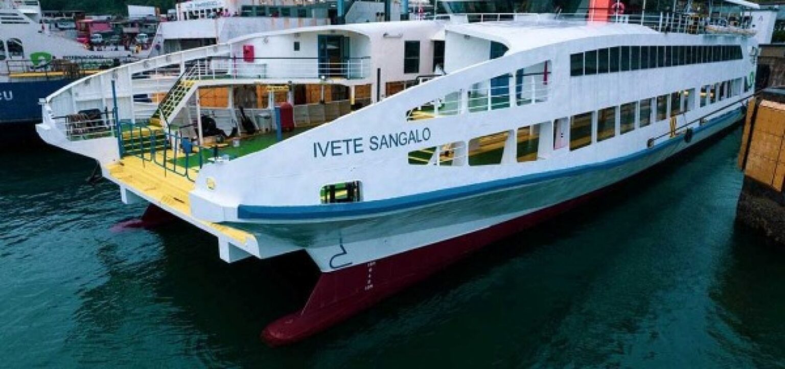 PM recupera botes furtados do ferry-boat em Salvador horas após crime