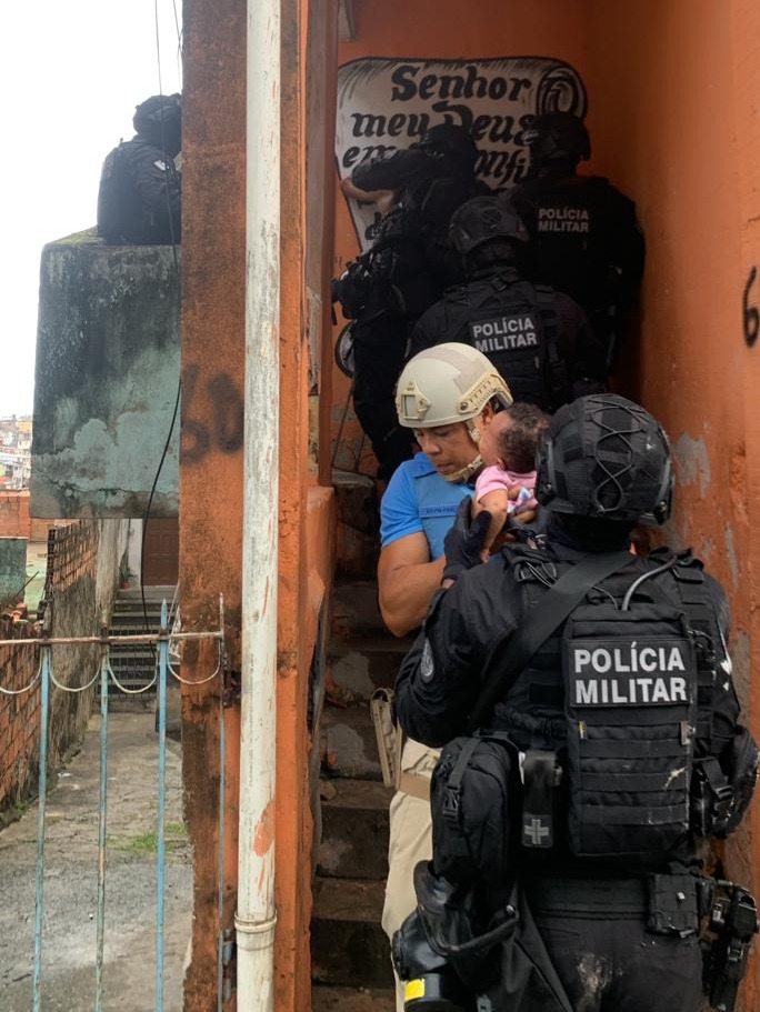 PM resgata bebê e família após sequestro no Curuzu