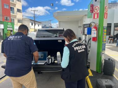 PROCON-BA realiza fiscalização de combustíveis com tecnologia inédita em Vitória da Conquista | SJDH
