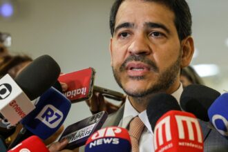 Parecer da indicação de Jorge Messias ao STF é lido na CCJ do Senado