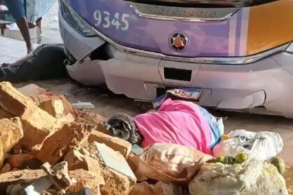 Pelo menos duas pessoas morrem após ônibus invadir rodoviária na Bahia