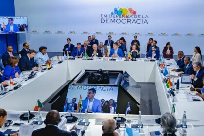 Pobres não podem pagar por irresponsabilidade das guerras, diz Lula