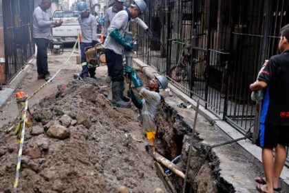 Professora alerta para endividamento com taxa de água e esgoto na Maré