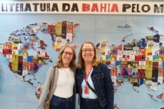 Professores da rede estadual celebram a Literatura na reta final da Bienal do Livro da Bahia 2026 | SEC