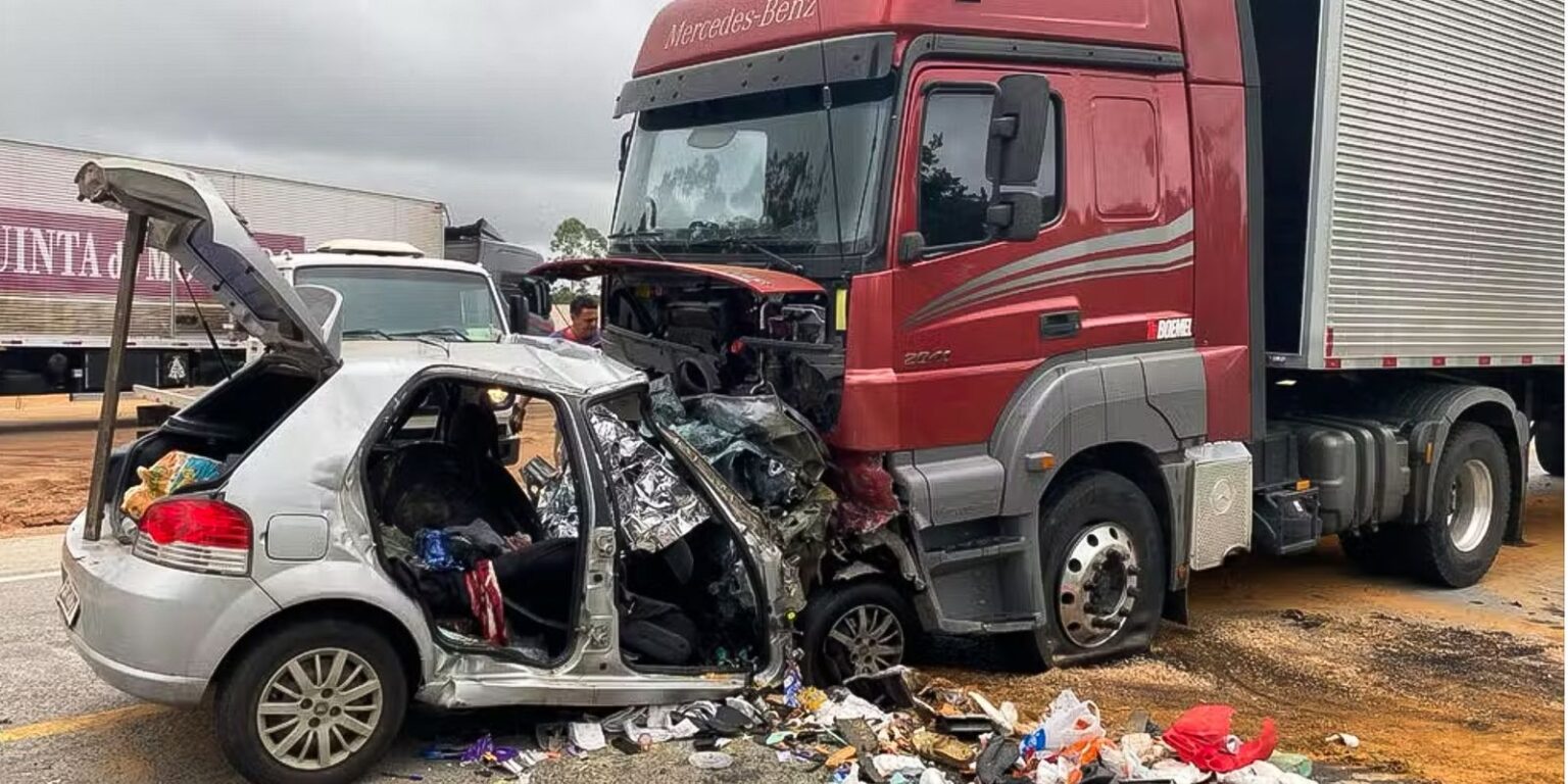 Seis pessoas da mesma família morrem em acidente na BR-251 em MG