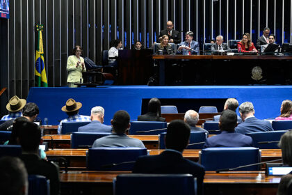 Sessão dos 66 anos de Brasília tem memórias e cobranças pelo BRB-Master — Senado Notícias
