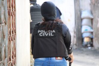 Suspeita de incendiar motocicleta no município de Varzedo é presa em Santo Antônio de Jesus