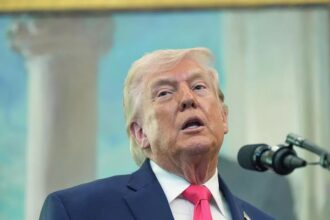 Trump é retirado às pressas de evento; atirador é preso no local pelo Serviço Secreto