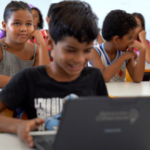 Brasil ultrapassa 100 mil escolas públicas com internet gratuita e de qualidade