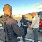 Casal apontado como líder de facção chega a Salvador após prisão na Bolívia