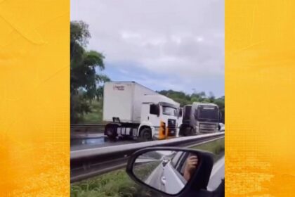 Colisão entre carretas é registrada na BR-324 próximo a Feira de Santana
