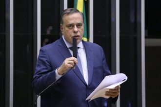 Discussão e votação de propostas legislativas. Dep. Paulo Abi-Ackel (PSDB - MG)